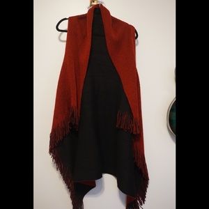 Sleeveless red/black sweater shawl(reversible)
